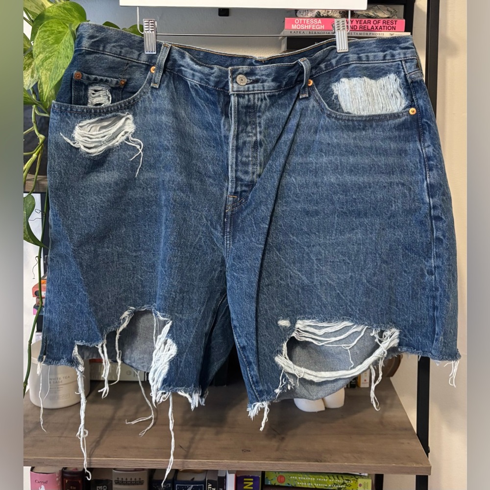 Levi 501 90’s distressed Denim shorts